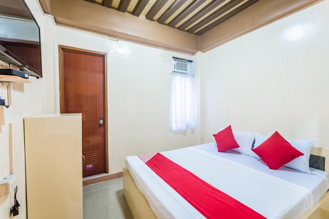 Oyo 569 Alt Complex Hotel Lapu-Lapu City Eksteriør billede