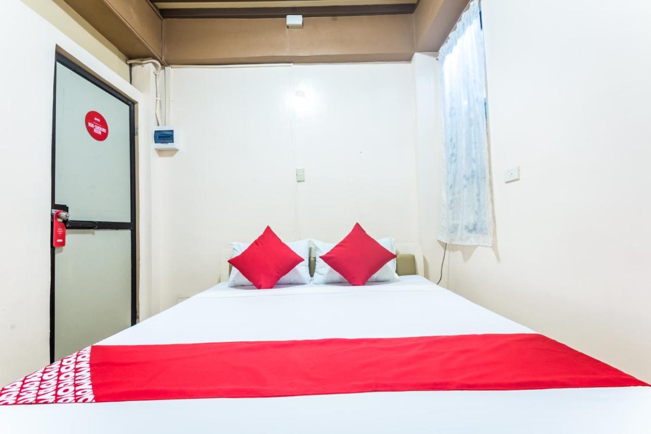 Oyo 569 Alt Complex Hotel Lapu-Lapu City Eksteriør billede